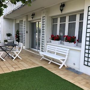 Appartement 70 M2 De Plain-Pied Terrasse Jardin Nay  Exterior photo