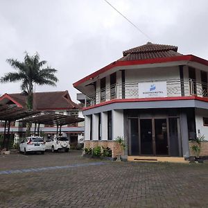 Sinergi Hotel Tretes Pasuruan Exterior photo