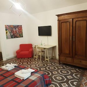 Gusterhouse Bed & Breakfast Ivrea Exterior photo