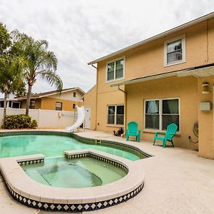 Huge Home In Palm Harbor With Pool And Jacuuzi Exterior photo