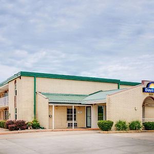 Days Inn By Wyndham Monett Exterior photo