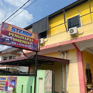 Penginapan Steady Mitra Reddoorz Hotel Pematangsiantar Exterior photo