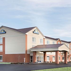 Days Inn By Wyndham Watertown Fort Drum Evans Mills Exterior photo