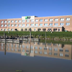 Holiday Inn Express & Suites Port Huron, An Ihg Hotel Exterior photo