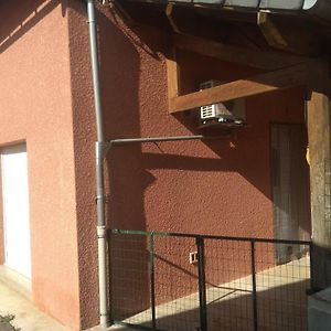 Studio Apartment La Canourgue Exterior photo