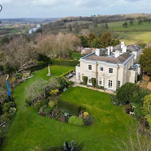 Stunning 5Br Henley Home: Your Perfect Retreat Reading Exterior photo