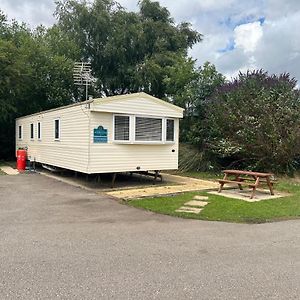 Poolside Hideaway, Tattershall Lakes Hotel Exterior photo