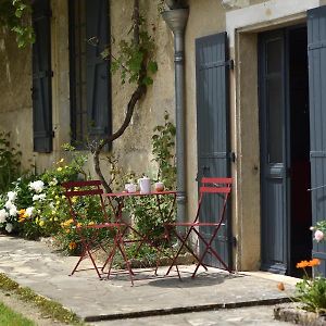 Un Jardin Et Trois Maisons Bed & Breakfast Brux Exterior photo