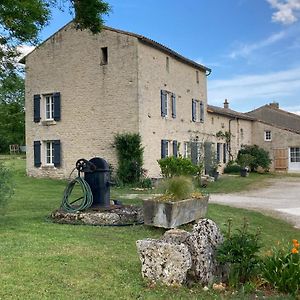 Chambre D'Hotes De La Source Bed & Breakfast Melle  Exterior photo