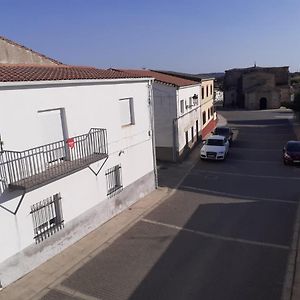 Hostal Extrelucia Hotel Calzadilla Exterior photo