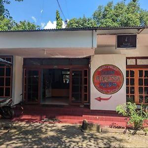 Guest House Dorm Floressa Maumere Exterior photo