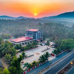 Hotel Aaradhya Adorer Kudal  Exterior photo