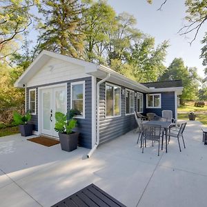 Stylish Grass Lake Retreat - Steps To Park! Villa Exterior photo