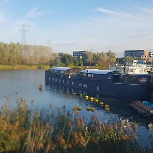 Wheelhouse Euphrate Houseboat Bed & Breakfast Amsterdam Exterior photo