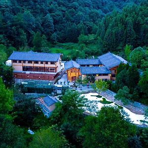 Wudang Mountain Manju Manor Hotel Wudangshan Exterior photo