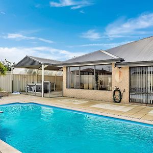 Spacious Holiday Home With Pool Safety Bay Exterior photo