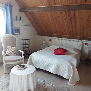 Tulipe24 Bed & Breakfast Savigne-l'Eveque Room photo