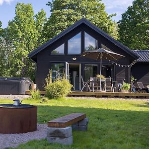 Newly Built Cottages With Jacuzzy And Sauna Almhult  Exterior photo