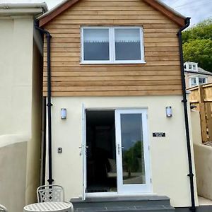 Stunning Little House, 2 Mins From Lyme Regis Beach With A Sea View To Die For. Sleeps 2, Free Parking, Small Dog Welcome. Villa Exterior photo