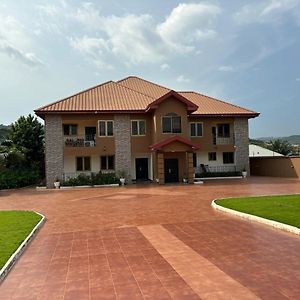 Matkay 3 Bedroom House Oyibi Exterior photo