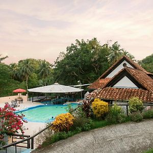 Hotel Campestre El Refugio De Las Guacamayas Puerto Triunfo Exterior photo