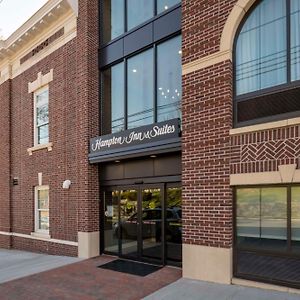 Hampton Inn & Suites Huntington Downtown, Ny Exterior photo