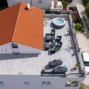 Studio Apartman With Jacuzzi On Rooftop Apartment Trogir Exterior photo