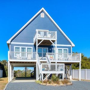 A-Frameable Moment Villa Oak Island Exterior photo