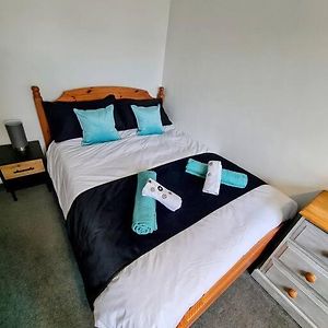 Spacious Rooms Close To Aylesbury Centre - Free Fast Wifi Exterior photo