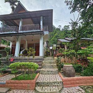 Thomas' Retreat Bukit Lawang Hotel Exterior photo