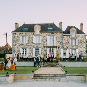 Domaine Les Jardins Darsene Bed & Breakfast Tinteniac Exterior photo