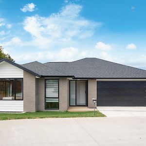 Stylish 4 Bedroom House Brand New In Rotorua Exterior photo