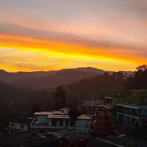 Rooftop Homestay With Mountains View Panuanaula Exterior photo