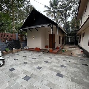 Serenity Garden Homestay Kenichira Exterior photo