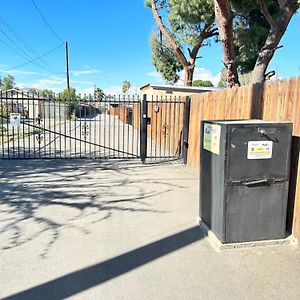 Tiny House In The Heart Of Moval Private Freeparking Netflix Hotel Moreno Valley Exterior photo