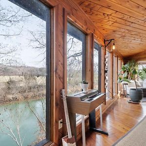 Cozy Cabin Getaway On Buffalo River With Huge Patio Villa Lobelville Exterior photo