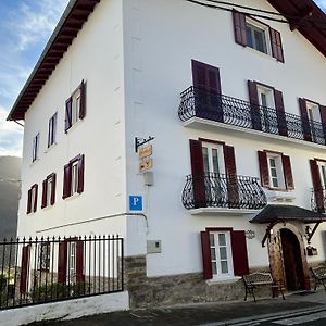 Etxeale Hotel Valcarlos Exterior photo