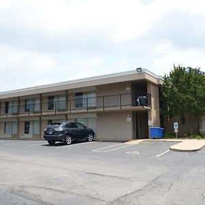 Baymont By Wyndham Lynchburg Motel Exterior photo