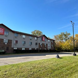 Red Roof Plus Belleville Exterior photo