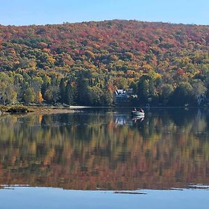 Sheldon Cozy On Lake Cottage With Private Jacuzzi Riviere-Rouge Exterior photo