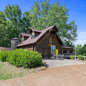 Colorful And Cozy River Retreat With A View Villa Lobelville Exterior photo