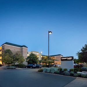 Courtyard Cleveland Beachwood Hotel Exterior photo