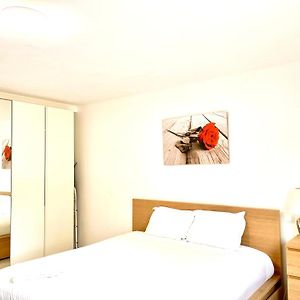 Large Room In Schuttrange Free Parking 10Mins To Airport Excellent Customer Services Luxembourg Exterior photo