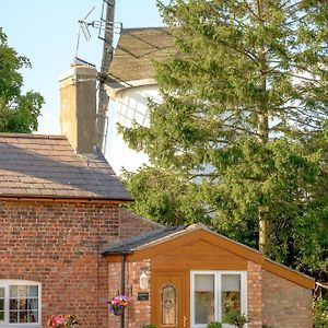 Saughall Mill Farm Cottage Chester Exterior photo