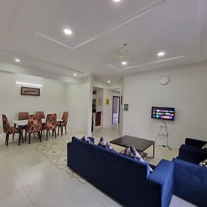 Three Bed Attached Bath Netflix Wifi Smart Tv Parking Wfh Desk Apartment Islamabad Exterior photo