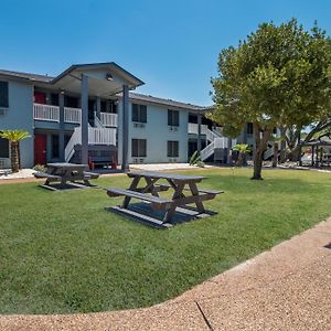 Econo Lodge Inn & Suites Fulton - Rockport Exterior photo