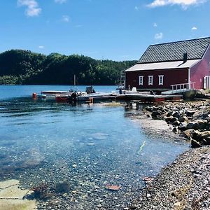 Waterfront Cottage Alesund Exterior photo