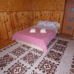 Privatna Sadiba " U Oxani " Bed & Breakfast Pul'mo Exterior photo