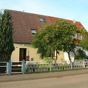 Ferienwohnung Wesenberg-Strasen: Cozy Family Retreat in Mecklenburg Lake District Exterior photo