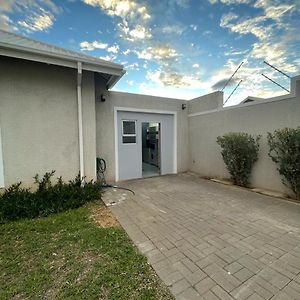 Le Vendome'S Place Apartment Windhoek Exterior photo